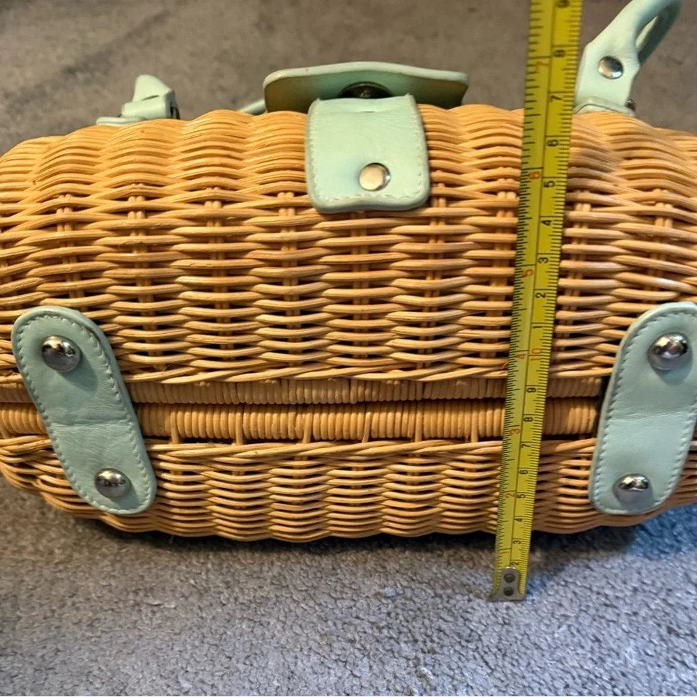 Classic Woven Straw Shoulder Bag with Mint Leather Trim - Picture 5 of 9